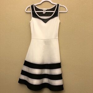 January 7 black and white stripe dress siz…